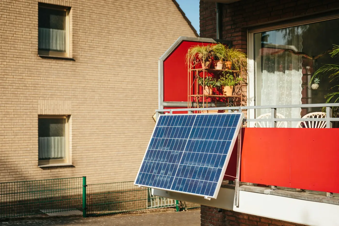 Plug-In Solar Panels: How Much Can a Balcony Solar System Really Save You?